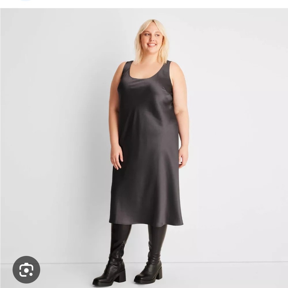 Women's Scoop Neck
Strappy Midi Slip Dress
